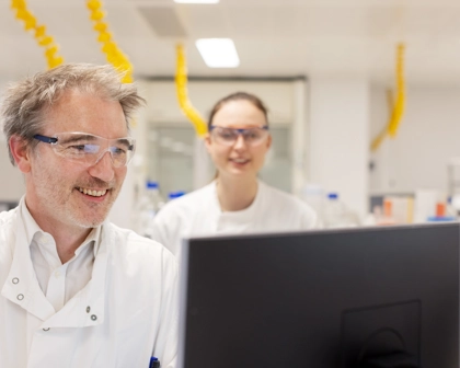 R&D lab scientists collaborating