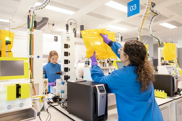 Two ladies working in a lab