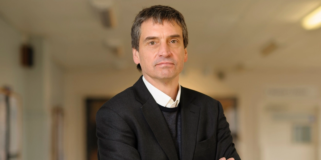 Dr Gavin Screaton headshot