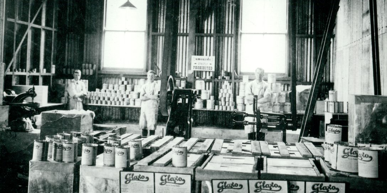 Glaxo packing room at Bunnythorpe, New Zealand, c.1920