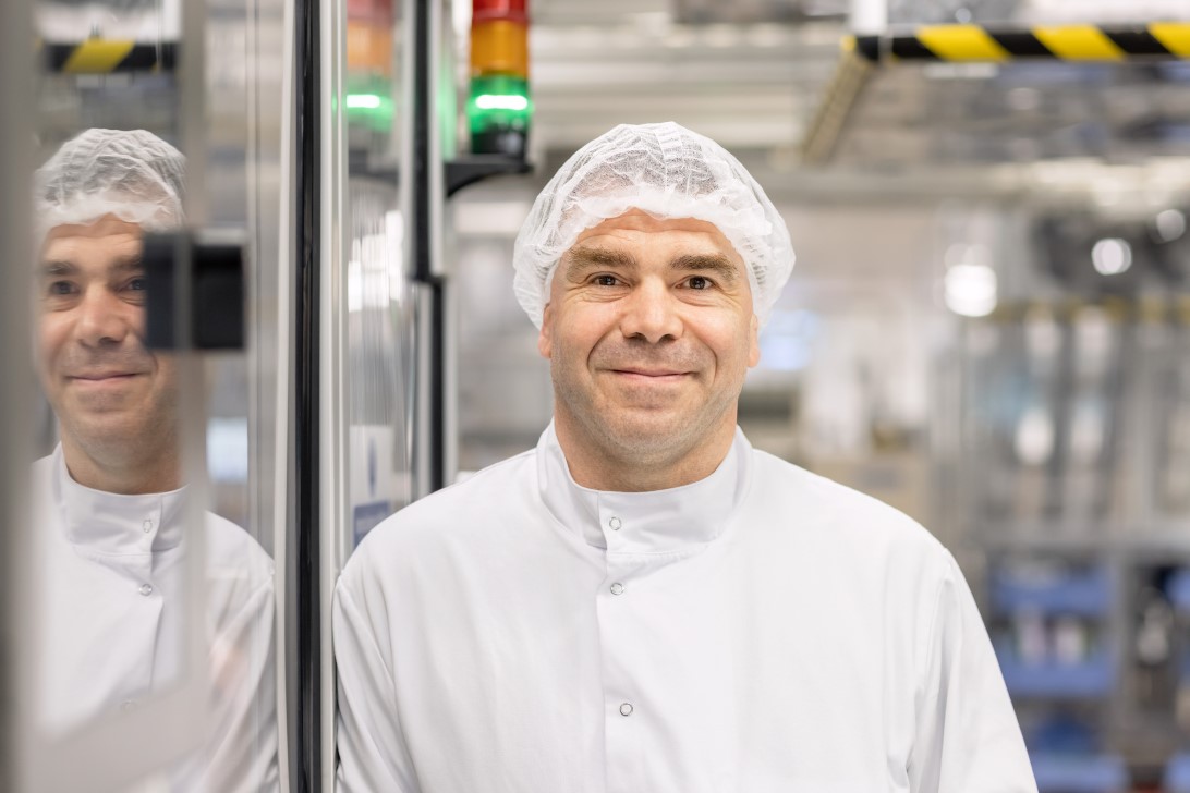 Ellipta assembly line operator