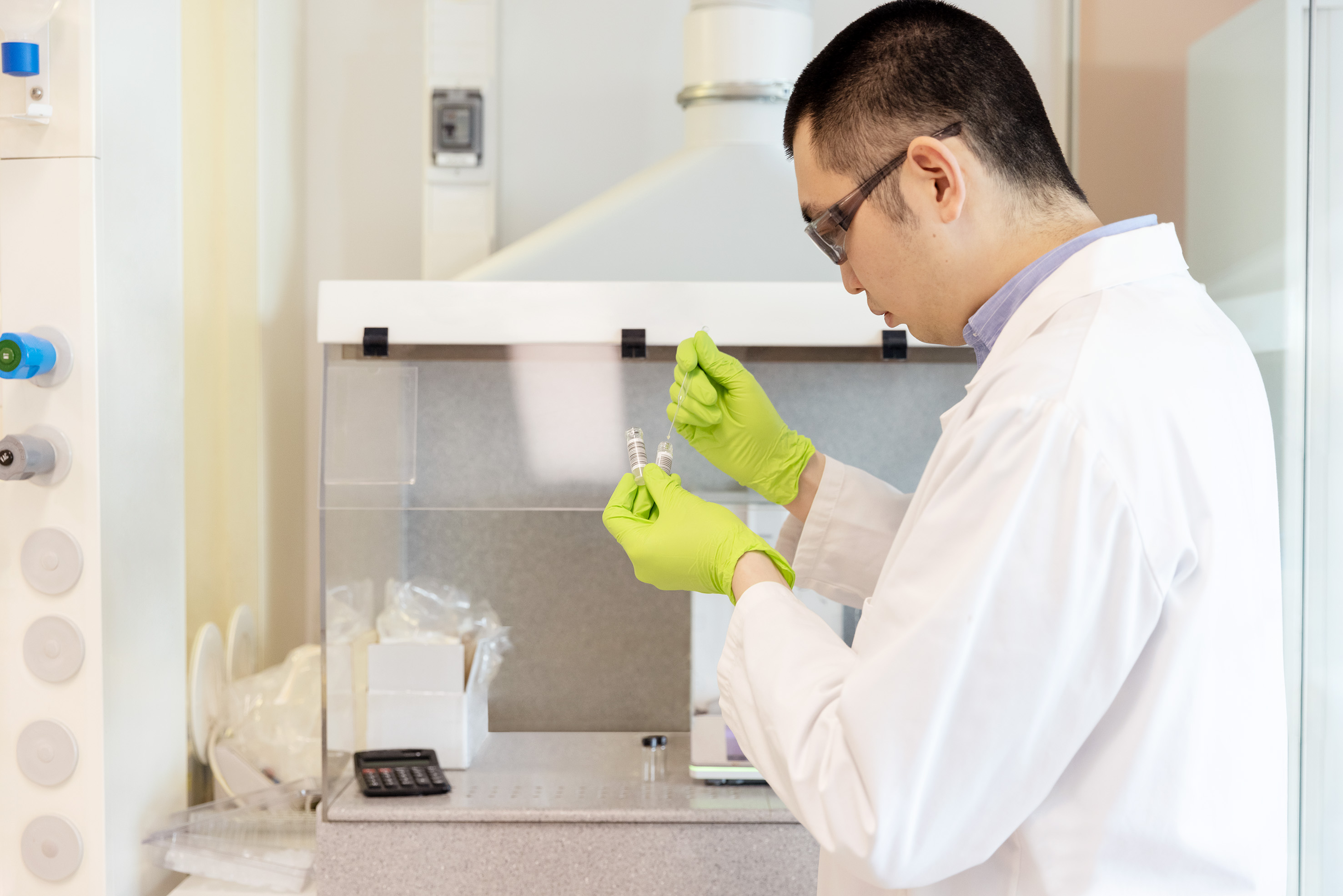 Man using a pipette in a lab