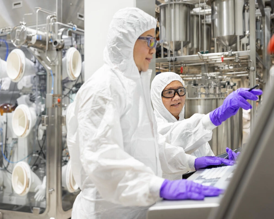 Two scientists in a lab