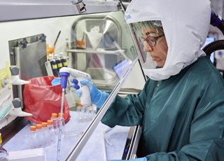 Female scientist in a lab 