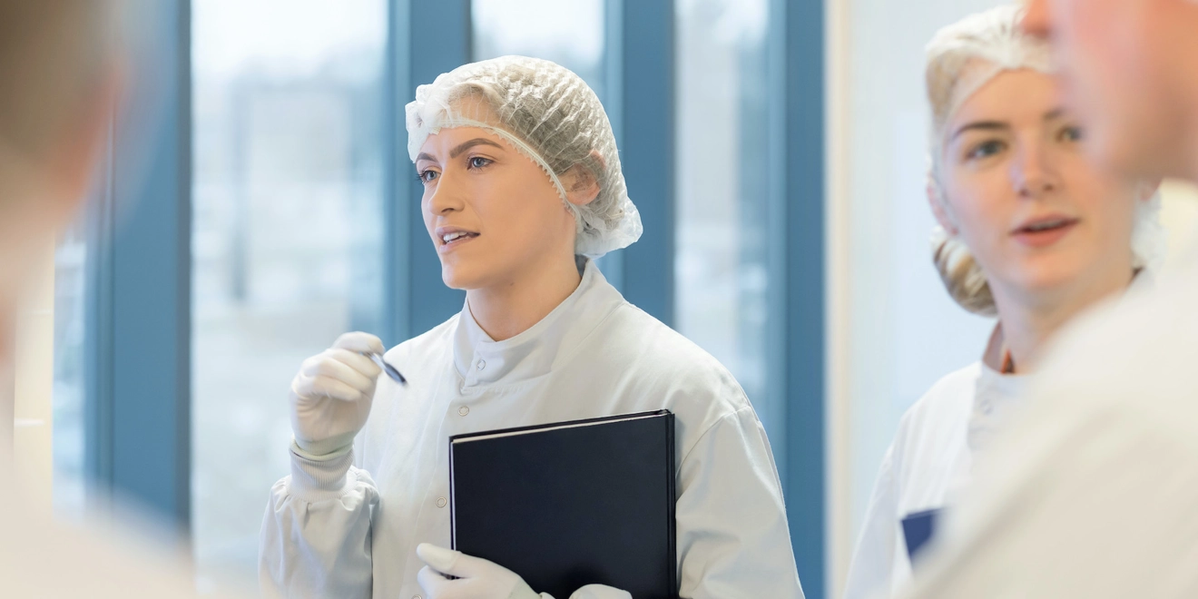 Lab workers in a discussion