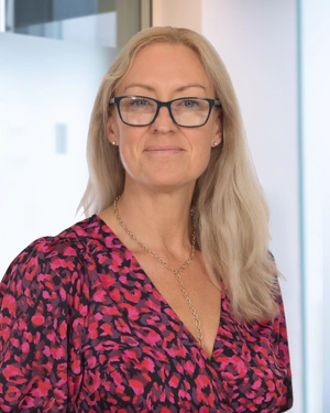 Laura Elliott headshot